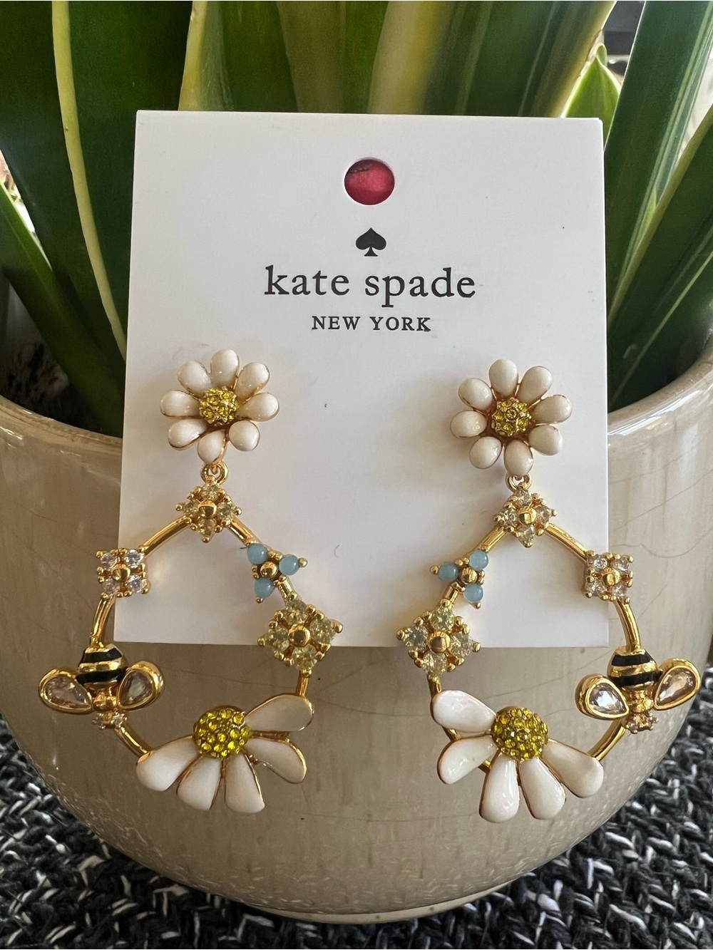 kate spade gold-tone bees hoop earrings with white petals and yellow centers